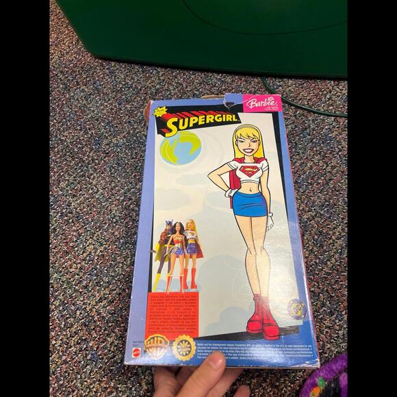2003 MATTEL BARBIE as SUPERGIRL - Picture 5 of 10